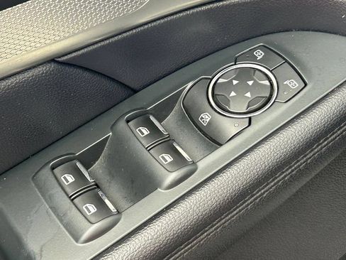 Used 2018 Ford Explorer XLT w/ Equipment Group 202A FWD image 18