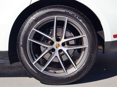 Certified 2025 Porsche Macan image 27