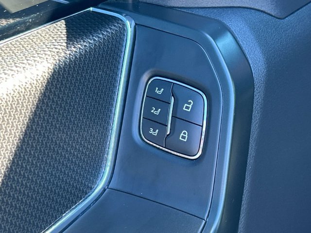 Used 2025 Ford F150 Raptor AWD/4WD image 27