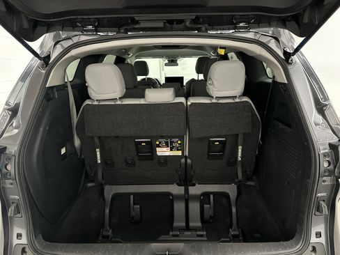 Used 2025 Toyota Sienna LE image 14
