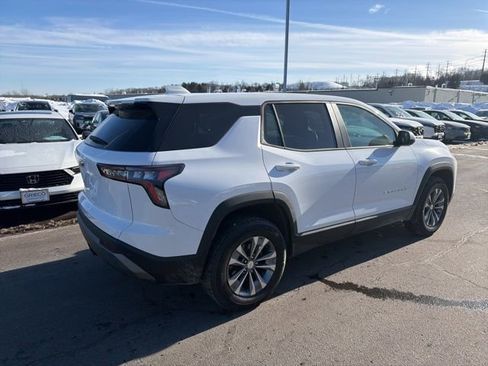 Used 2025 Chevrolet Equinox LT image 4