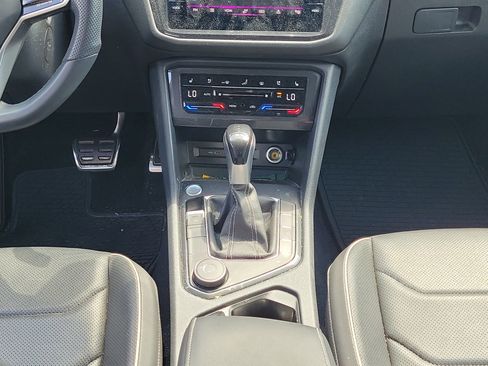 Used 2022 Volkswagen Tiguan SEL R-Line image 21