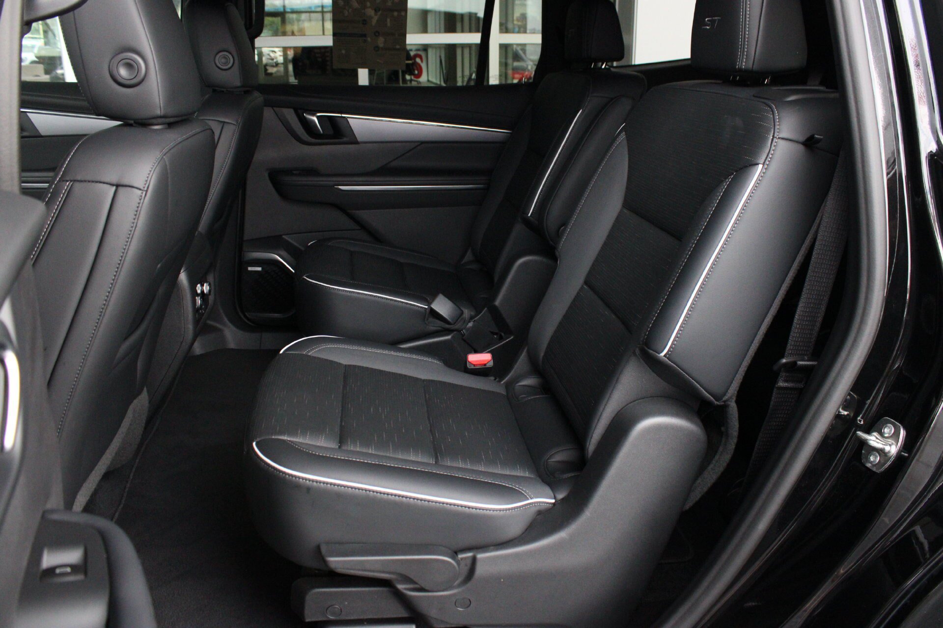 Used 2026 Buick Enclave Sport Touring AWD/4WD image 17
