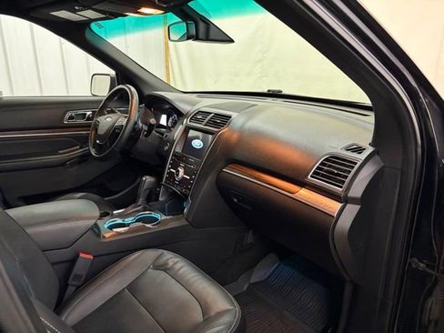Used 2017 Ford Explorer Limited w/ Equipment Group 301A FWD image 32
