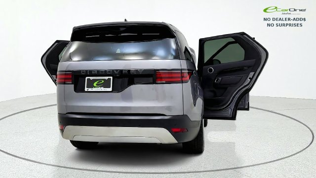 Used 2025 Land Rover Discovery S AWD/4WD image 17
