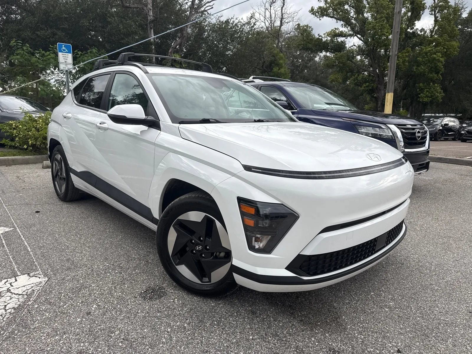 Used 2024 Hyundai Kona SEL FWD image 5
