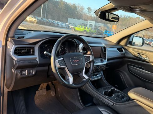 Used 2023 GMC Acadia SLT image 14