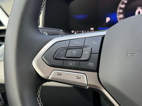 New 2026 Volkswagen Taos SE image 11