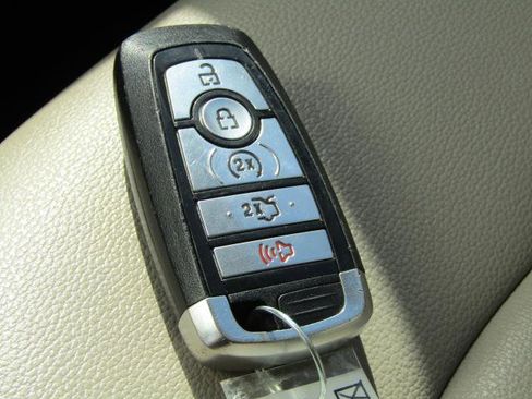 Certified 2020 Ford Fusion SEL FWD image 23