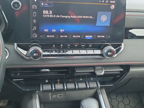 Used 2023 Chevrolet Colorado Z71 w/ Z71 Convenience Package 2 image 18