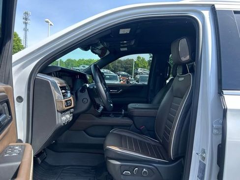 Used 2025 GMC Yukon Denali Ultimate AWD/4WD image 16