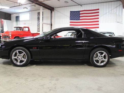 Used 2000 Chevrolet Camaro Z28 w/ SS Performance/Appearance Pkg image 3