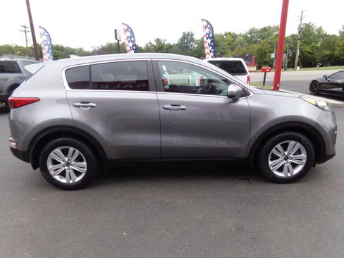 Used 2018 Kia Sportage LX image 2
