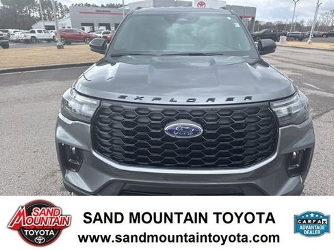 Used 2025 Ford Explorer ST-Line image 8