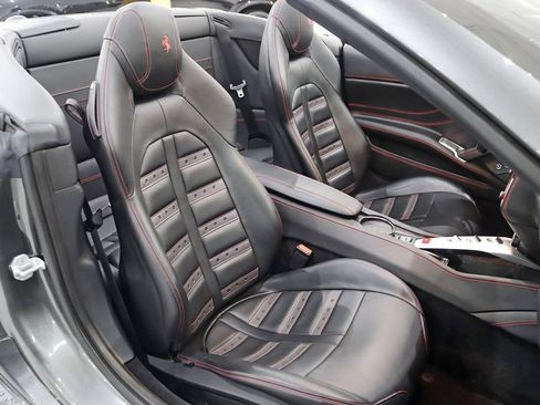 Used 2016 Ferrari California T RWD image 28