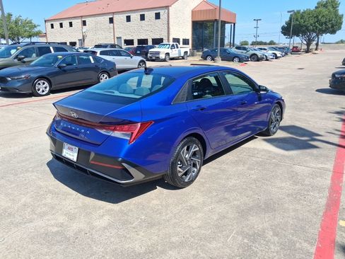Used 2025 Hyundai Elantra SEL FWD image 8