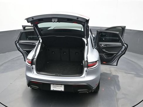 Certified 2025 Porsche Macan AWD/4WD image 28