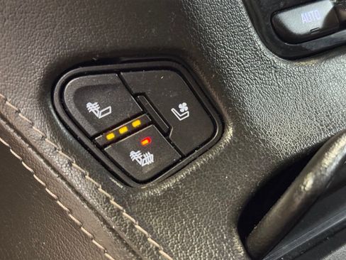 Used 2019 Chevrolet Suburban Premier w/ Premier Plus Edition AWD/4WD image 41
