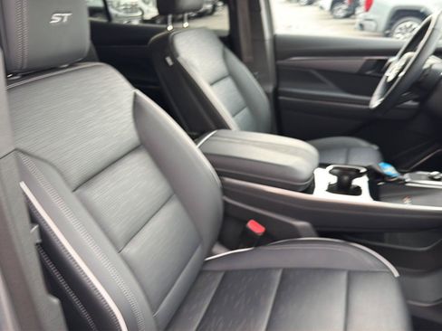 Used 2025 Buick Enclave Sport Touring FWD image 6