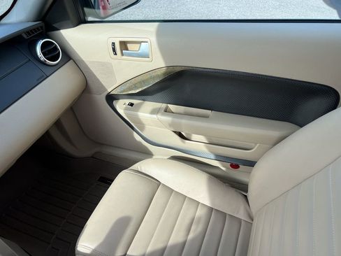 Used 2009 Ford Mustang Convertible image 26