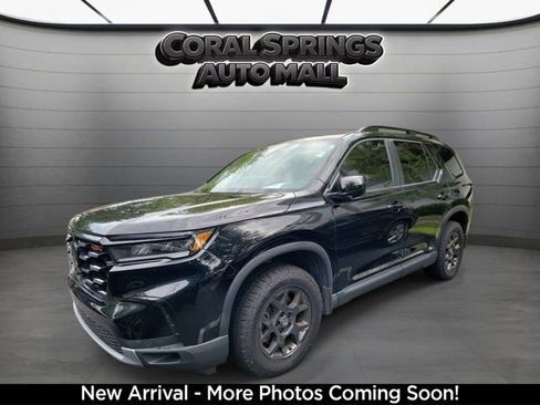 Used 2023 Honda Pilot TrailSport image 2
