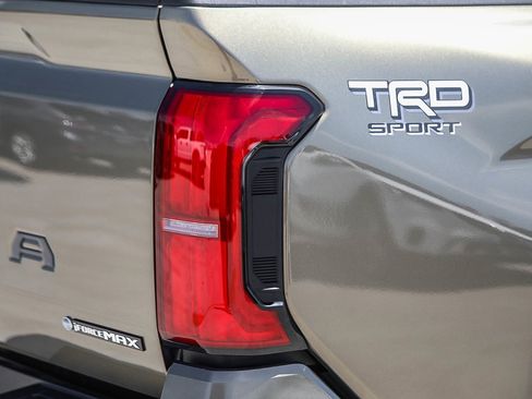 Used 2025 Toyota Tacoma TRD Sport AWD/4WD image 9