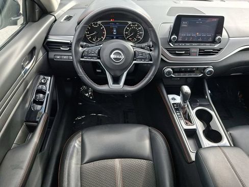 Used 2025 Nissan Altima 2.5 SR FWD image 11