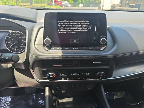 Used 2025 Nissan Rogue SV AWD/4WD image 21