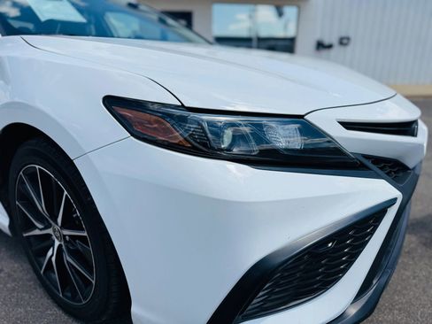 Used 2023 Toyota Camry SE image 2