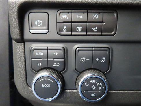 Used 2025 Chevrolet Tahoe High Country image 58