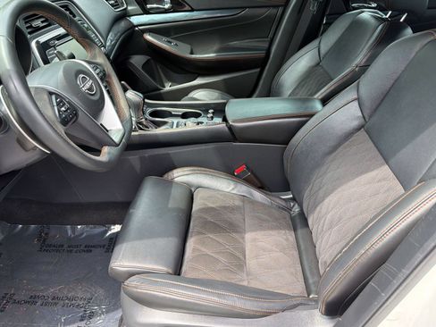 Used 2023 Nissan Maxima SR w/ Sport Mat Group FWD image 5
