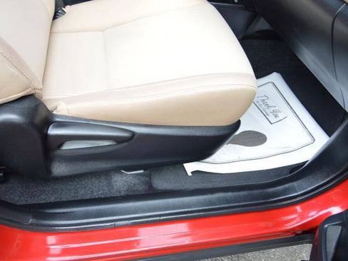 Used 2014 Toyota RAV4 XLE AWD/4WD image 29