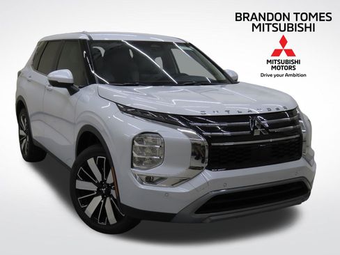 New 2025 Mitsubishi Outlander SE image 1