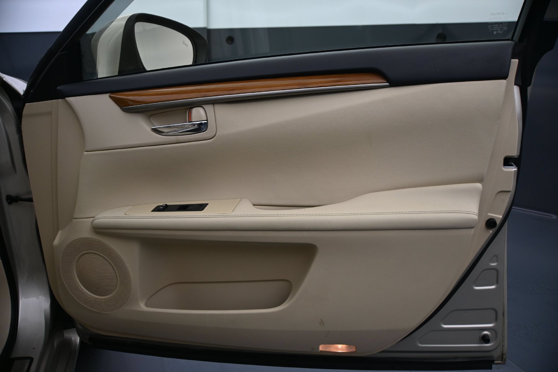 Used 2013 Lexus ES 300h w/ Luxury Pkg FWD image 12