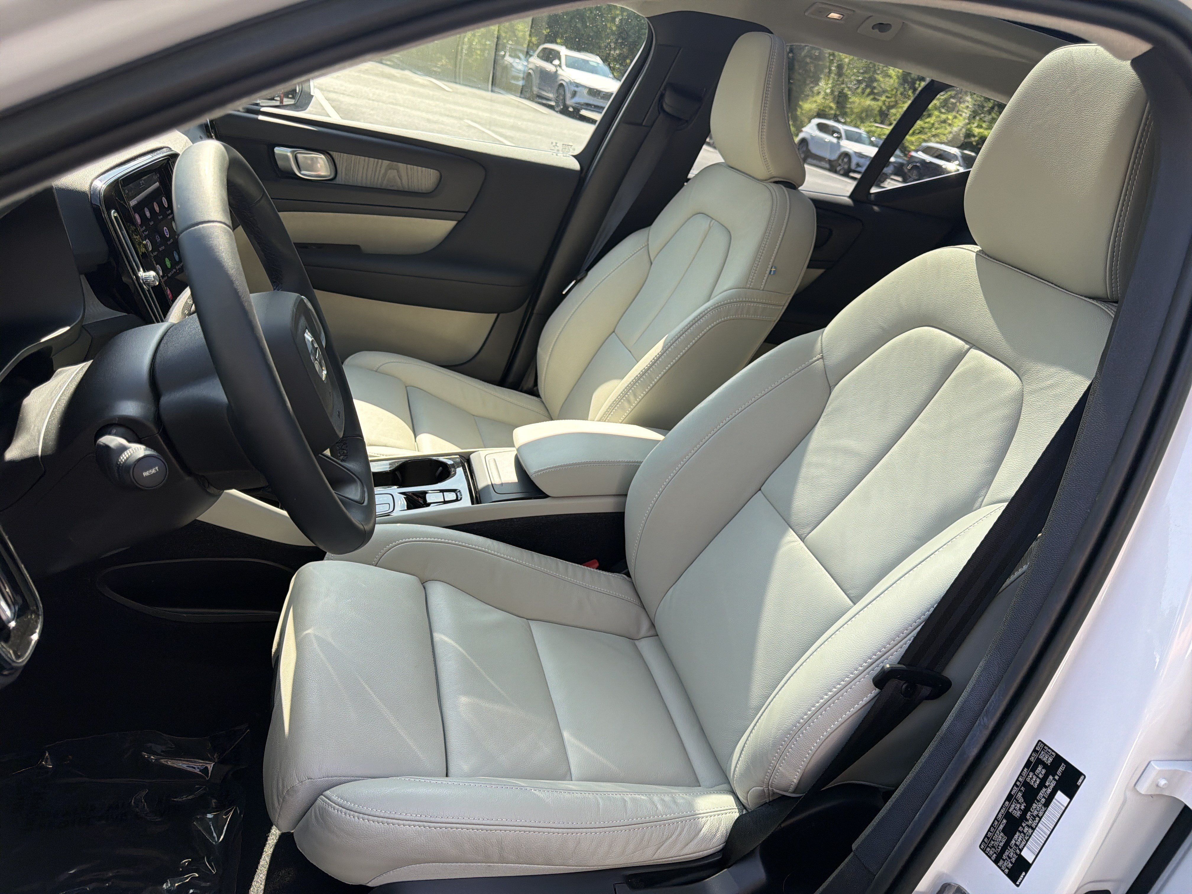 Certified 2023 Volvo XC40 B5 Plus w/ Protection Package Premier AWD/4WD image 16