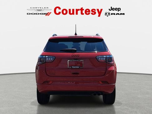 Certified 2022 Jeep Compass Limited AWD/4WD image 5