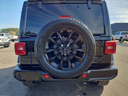 Used 2023 Jeep Wrangler Altitude image 15