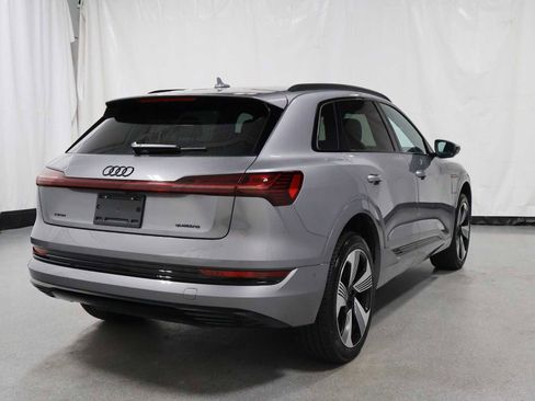 Used 2023 Audi e-tron Premium Plus w/ Premium Plus Package AWD/4WD image 9