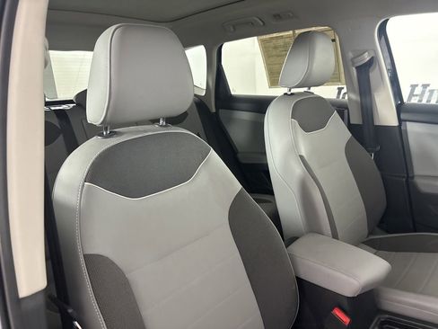Used 2023 Volkswagen Taos SE w/ Panoramic Sunroof Package FWD image 26