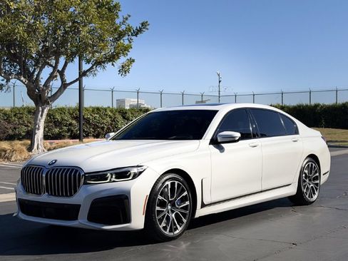 Used 2020 BMW 750i xDrive w/ Executive Package AWD/4WD image 2