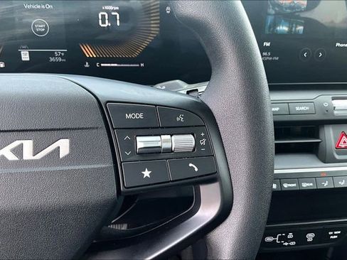 Used 2025 Kia K4 LXS image 11