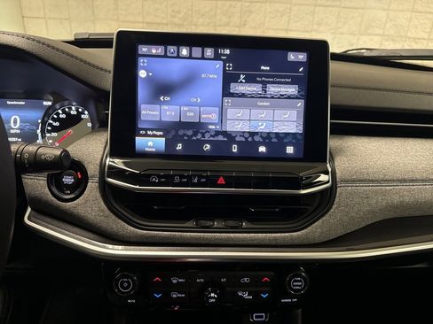 Used 2023 Jeep Compass Latitude w/ Convenience Group image 6