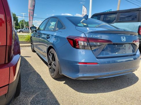 Used 2025 Honda Civic Sport image 3