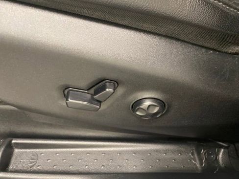 Used 2019 Chrysler Pacifica Touring-L Plus w/ S Appearance Package image 14