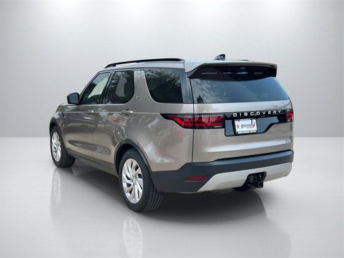 Used 2025 Land Rover Discovery S image 7
