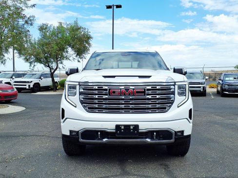 Used 2023 GMC Sierra 1500 Denali w/ Technology Package AWD/4WD image 2