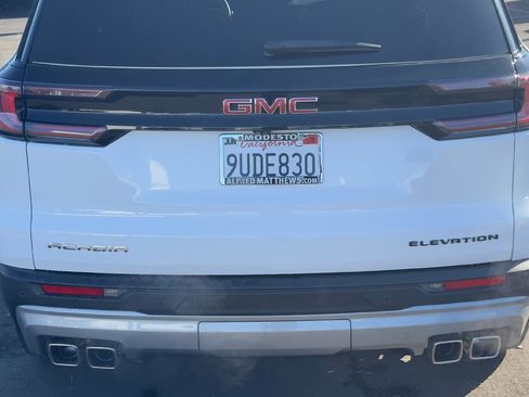 Used 2025 GMC Acadia Elevation w/ Elevation Premium Package image 4