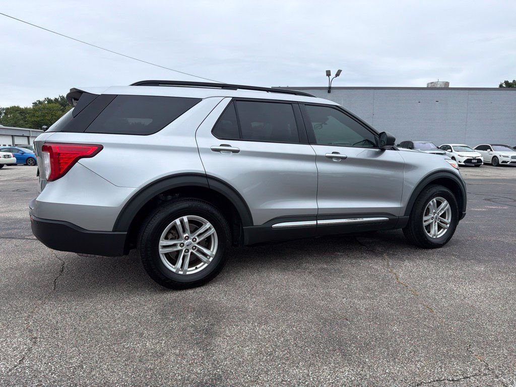 Used 2021 Ford Explorer XLT AWD/4WD image 7