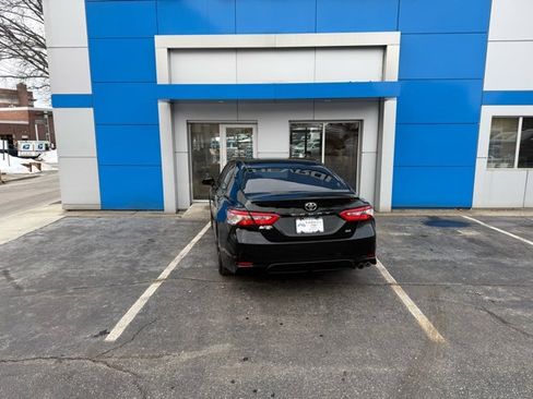 Used 2018 Toyota Camry SE w/ Moonroof Package image 6