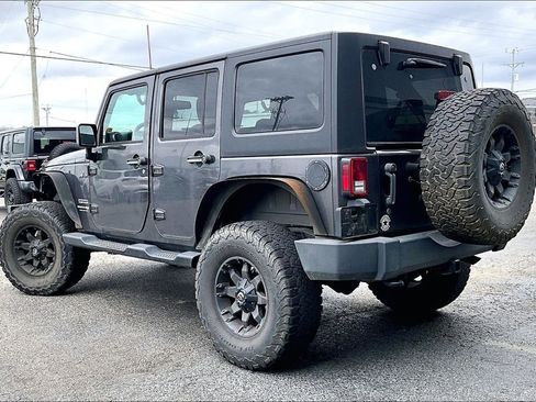 Used 2018 Jeep Wrangler Unlimited Sport S image 3
